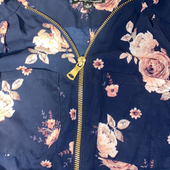 Floral top - Picture 3 of 4